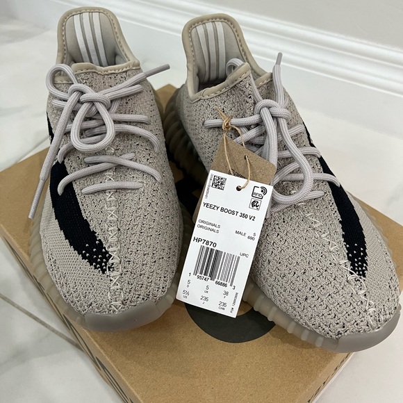 Yeezy Boost 360 V2 Shoes - Picture 6 of 6